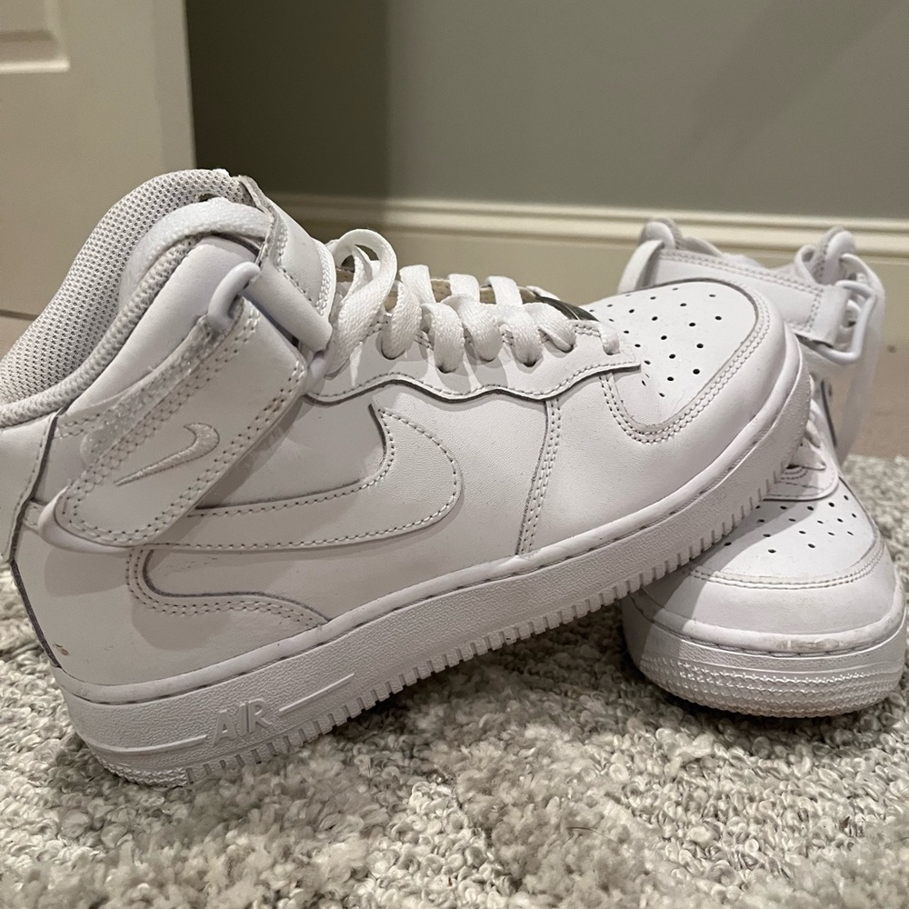 Nike sneakers. Leather unisex